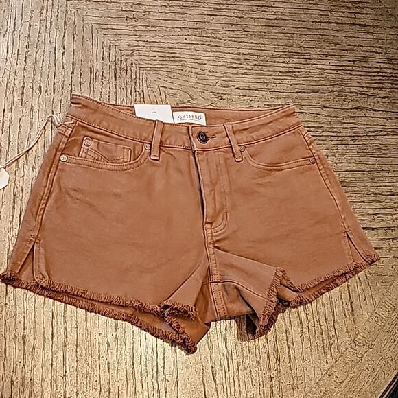 Shayanne brown denim shorts size 27 runs more like 26 - Picture 10 of 10